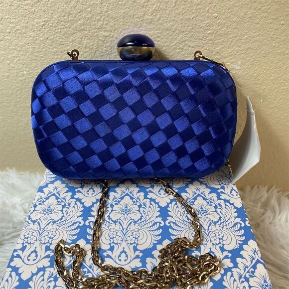Urban Expressions Blue Woven Clutch Handbag with Gold Chain Strap - Picture 4 of 14
